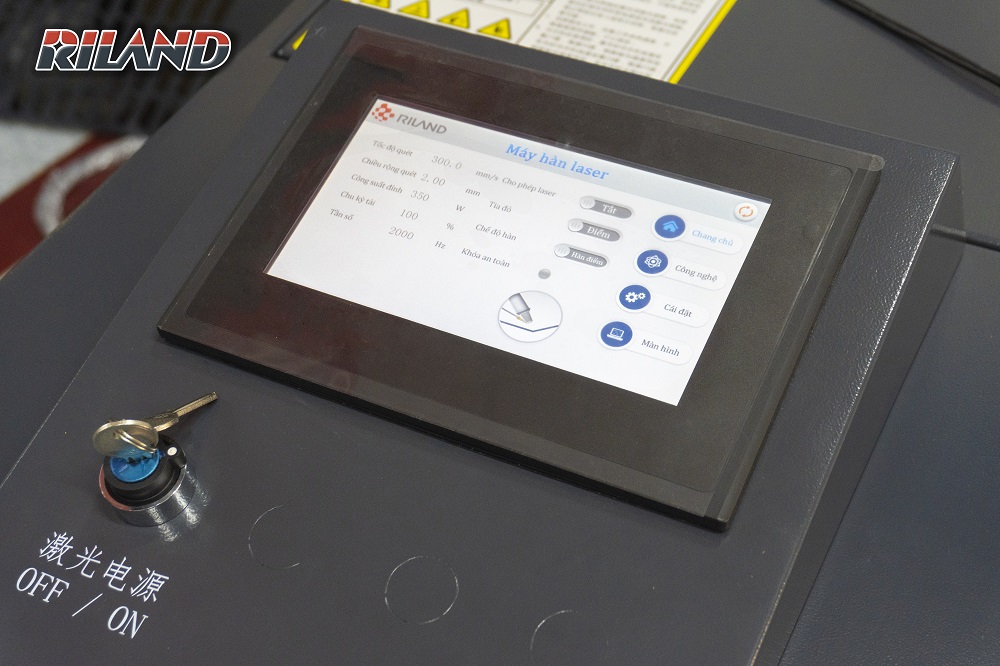 laser1500wmaumoi-wed10